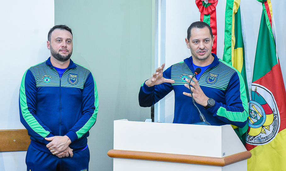 Atletas santo-angelenses do Kettlebell Sport são homenageados pelo Legislativo 