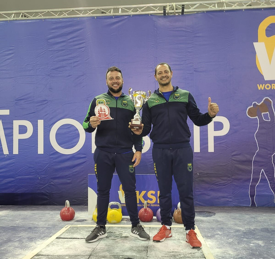 Atletas santo-angelenses do Kettlebell Sport são homenageados pelo Legislativo 