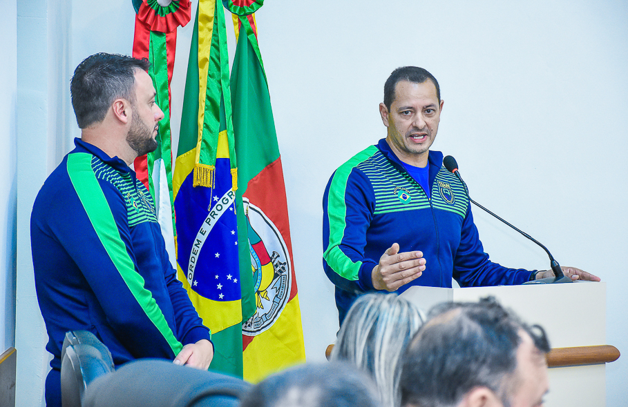 Atletas santo-angelenses do Kettlebell Sport são homenageados pelo Legislativo 