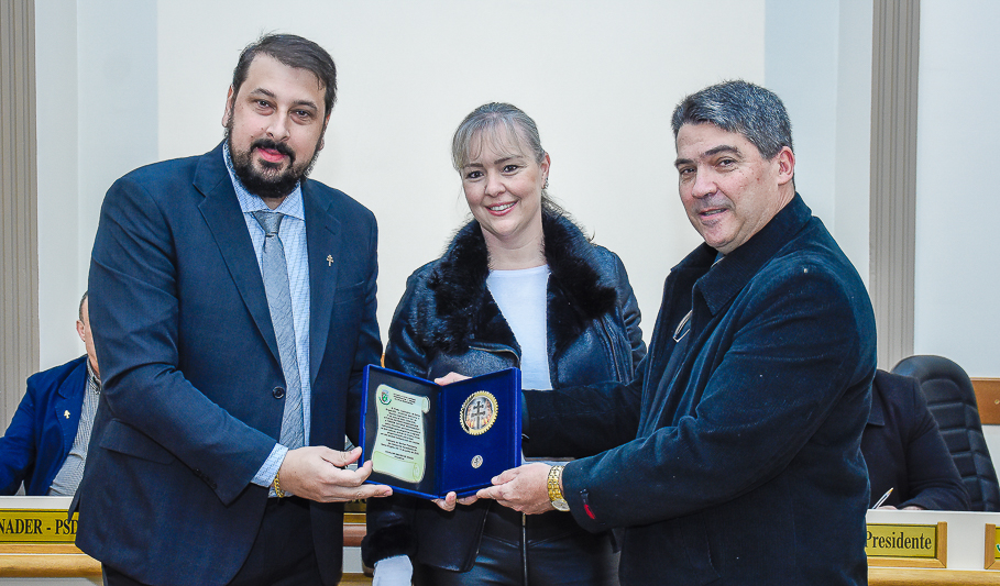 Empresário Flávio Panzenhagen recebe Ordem da Cruz Missioneira 