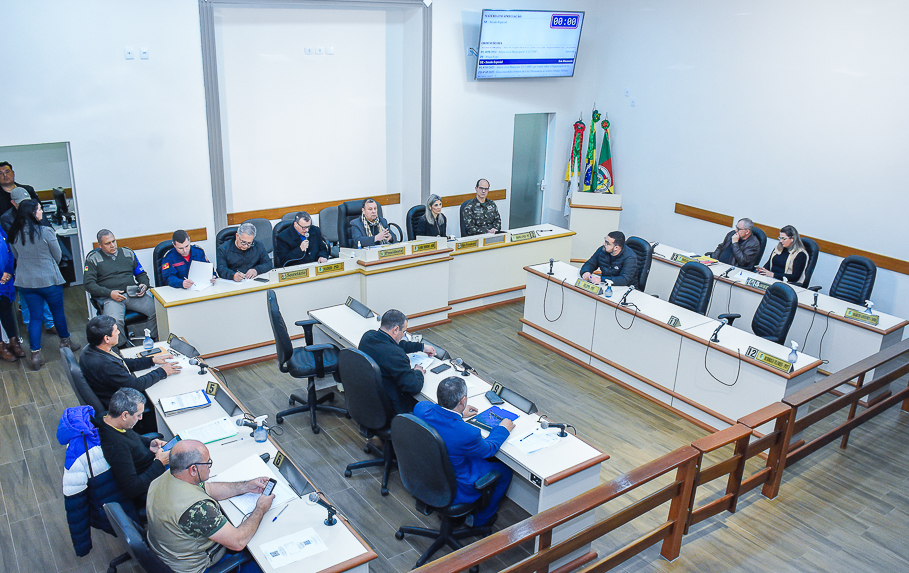 Bombeiros que atuaram contra o incêndio na Argentina recebem homenagem do Legislativo