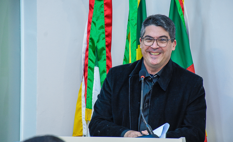 Empresário Flávio Panzenhagen recebe Ordem da Cruz Missioneira 