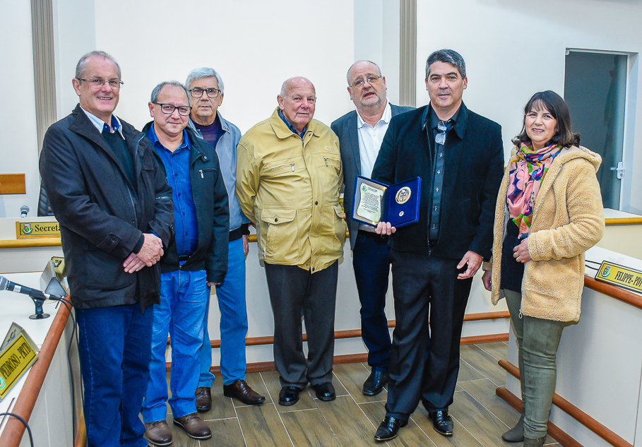 Empresário Flávio Panzenhagen recebe Ordem da Cruz Missioneira 