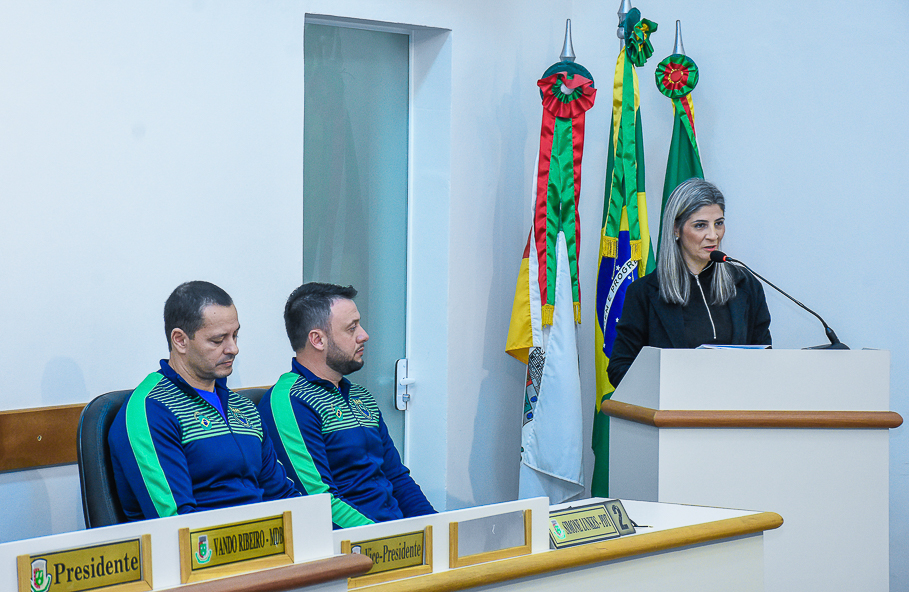 Atletas santo-angelenses do Kettlebell Sport são homenageados pelo Legislativo 