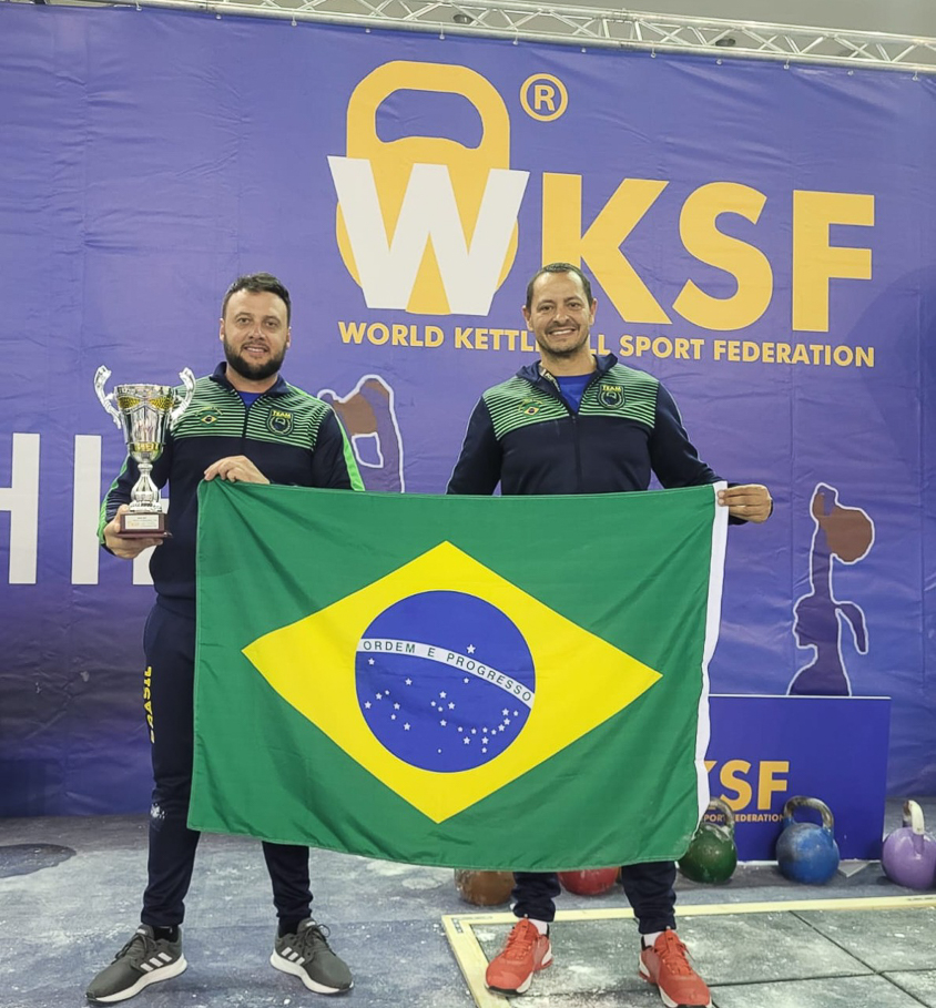 Atletas santo-angelenses do Kettlebell Sport são homenageados pelo Legislativo 