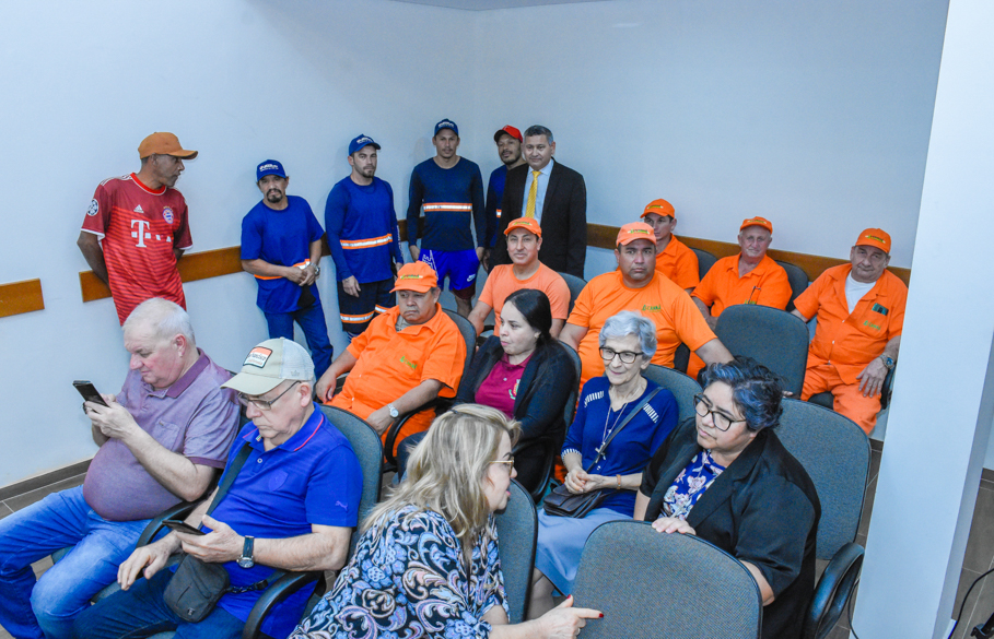 Garis santo-angelenses recebem homenagem especial do Legislativo