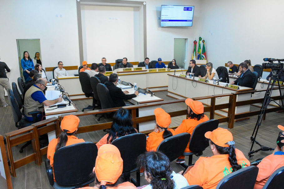 Garis santo-angelenses recebem homenagem especial do Legislativo