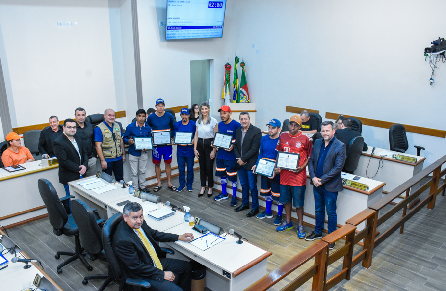 Garis santo-angelenses recebem homenagem especial do Legislativo