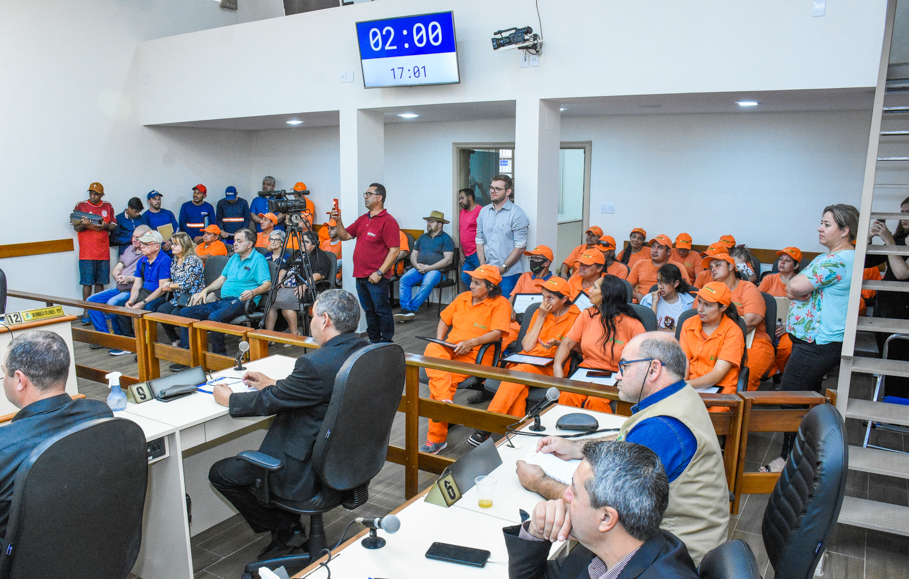 Garis santo-angelenses recebem homenagem especial do Legislativo