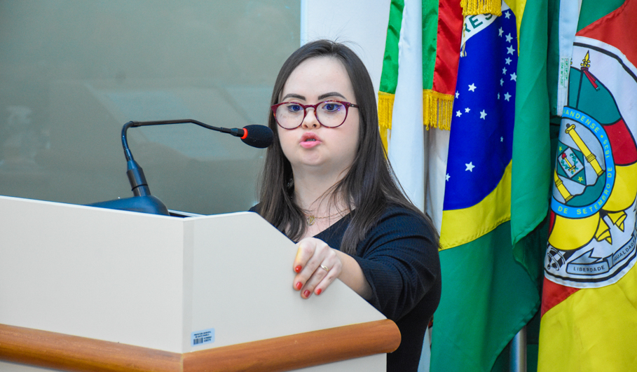 Garis santo-angelenses recebem homenagem especial do Legislativo
