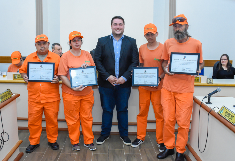 Garis santo-angelenses recebem homenagem especial do Legislativo
