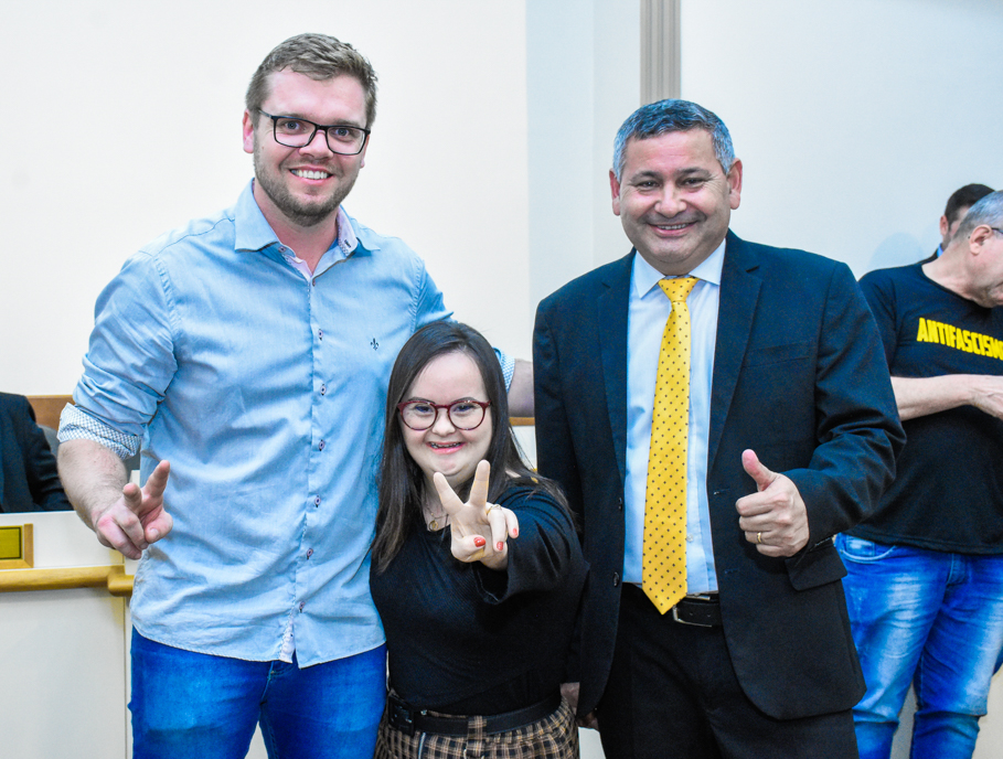 Garis santo-angelenses recebem homenagem especial do Legislativo