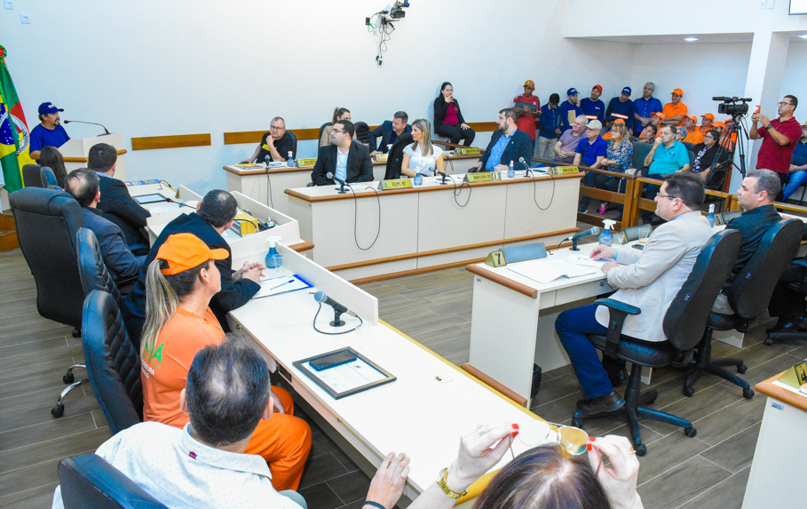 Garis santo-angelenses recebem homenagem especial do Legislativo