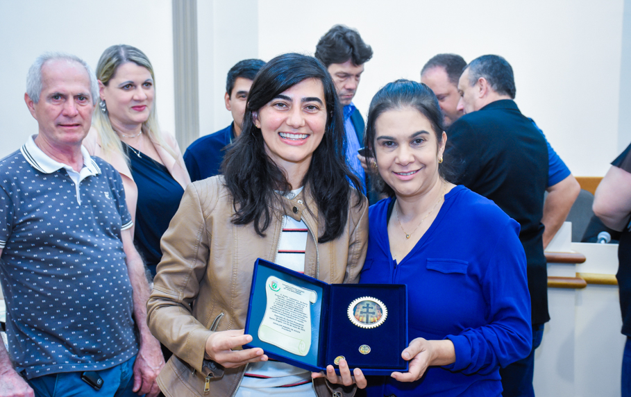 Eleita melhor jogadora de futsal do mundo, Luciléia Minuzzo, recebe a Ordem da Cruz Missioneira 