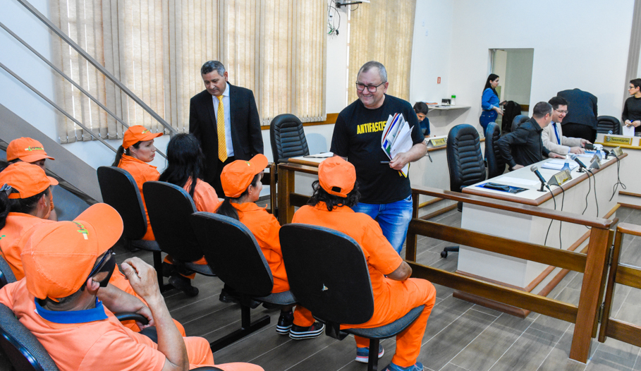 Garis santo-angelenses recebem homenagem especial do Legislativo