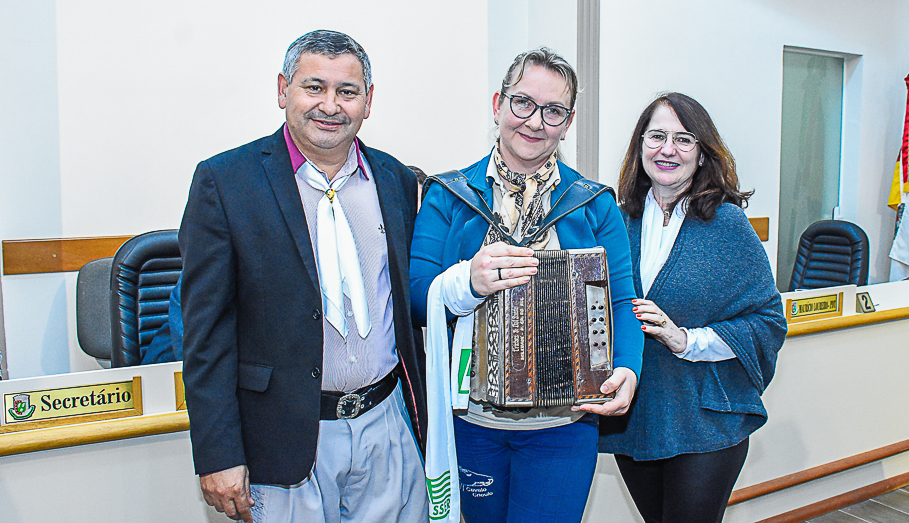  Associação dos Supervisores de Educação do RS recebe homenagem da Câmara de Vereadores