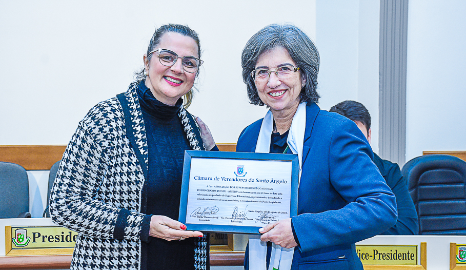  Associação dos Supervisores de Educação do RS recebe homenagem da Câmara de Vereadores