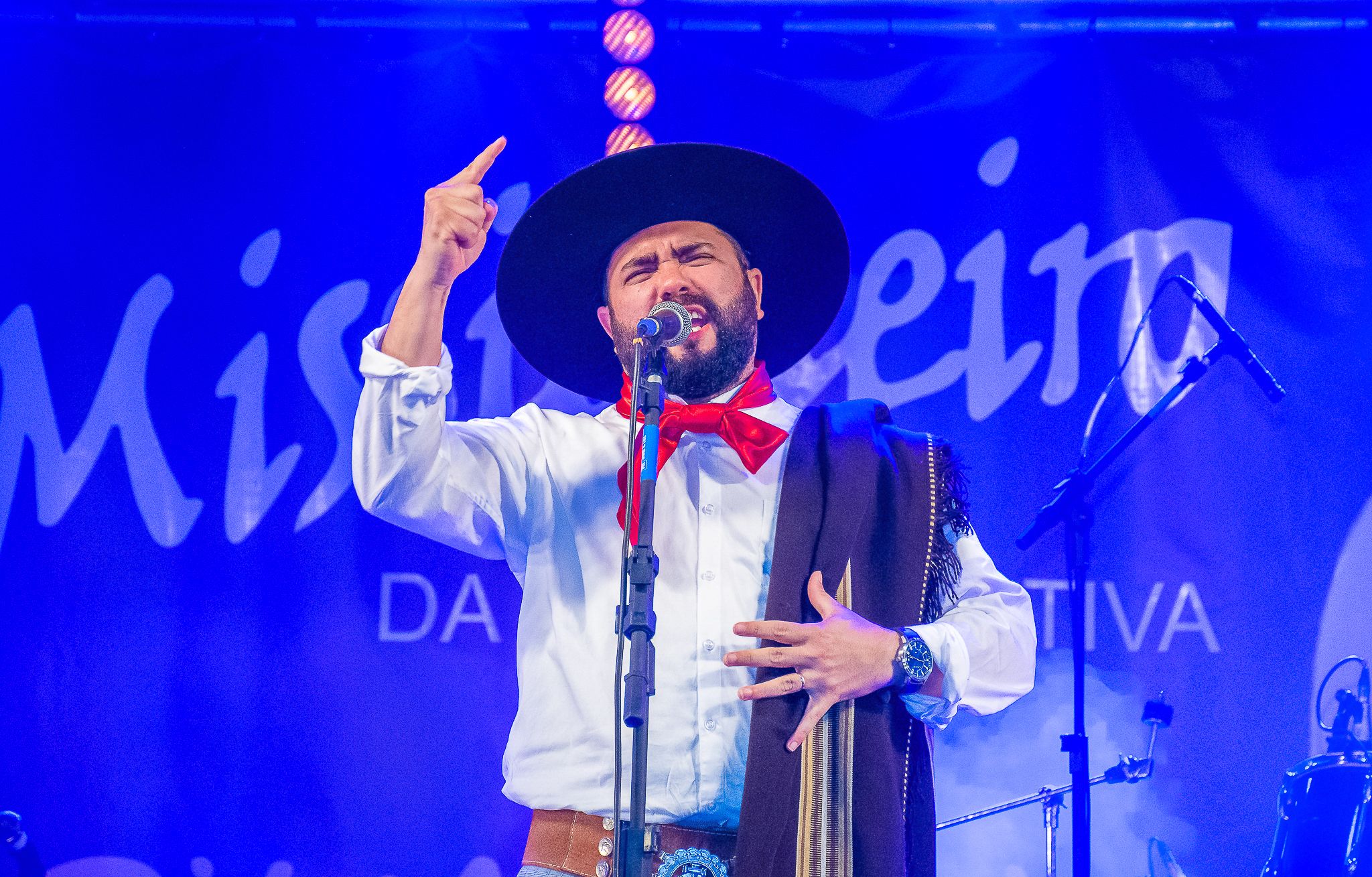 Legislativo prestigia a abertura do 13º Canto Missioneiro da Música Nativista 