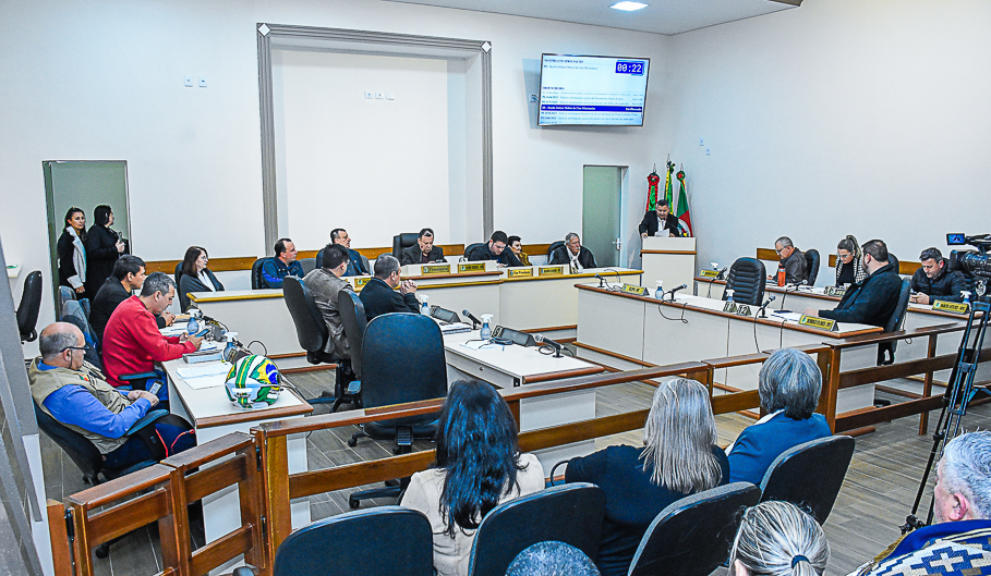Músico Arnóbio Bilia recebe a Ordem da Cruz Missioneira