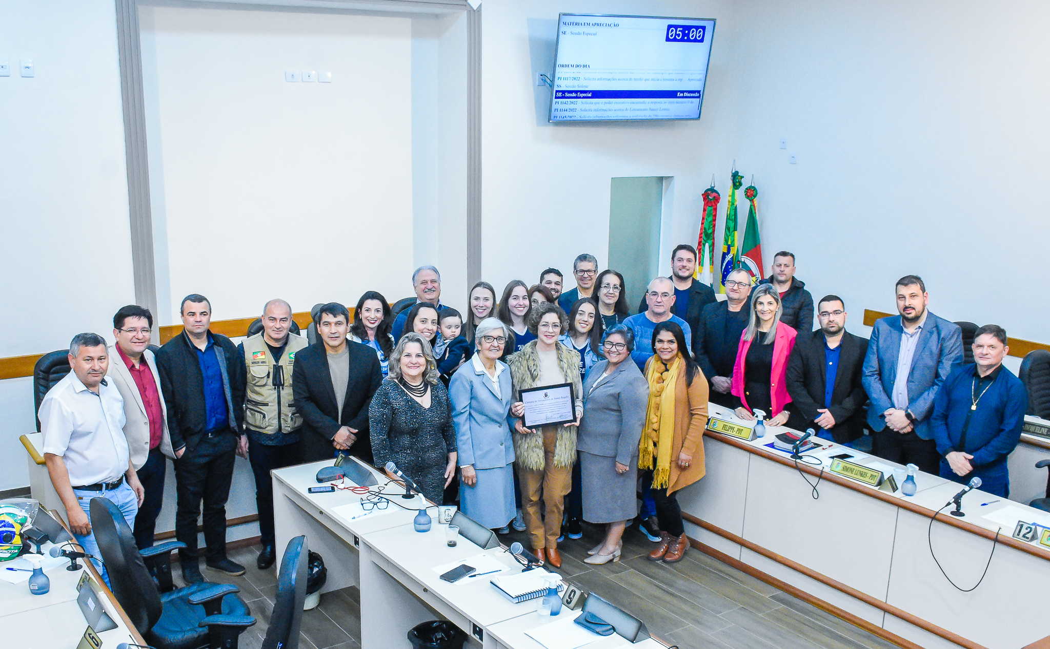 Legislativo homenageia Colégio Teresa Verzeri pela passagem de seus 90 anos