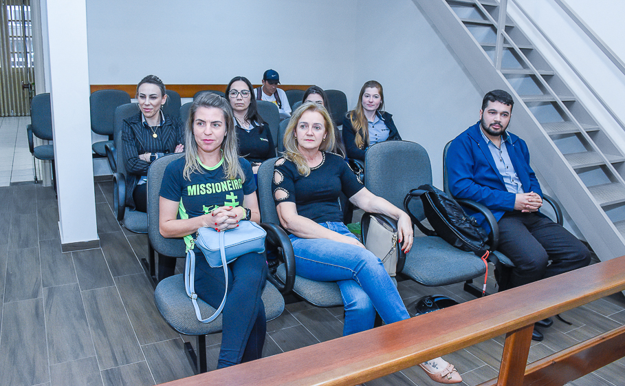 Atleta maratonista, Luciana da Luz recebe homenagem do Legislativo