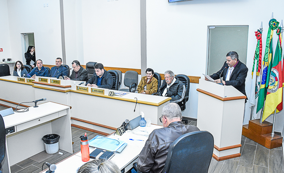 Músico Arnóbio Bilia recebe a Ordem da Cruz Missioneira
