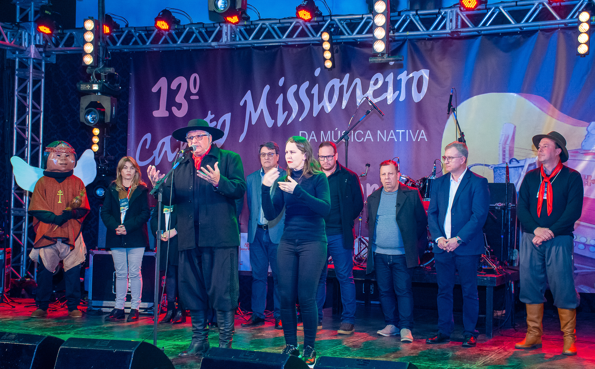 Legislativo prestigia a abertura do 13º Canto Missioneiro da Música Nativista 