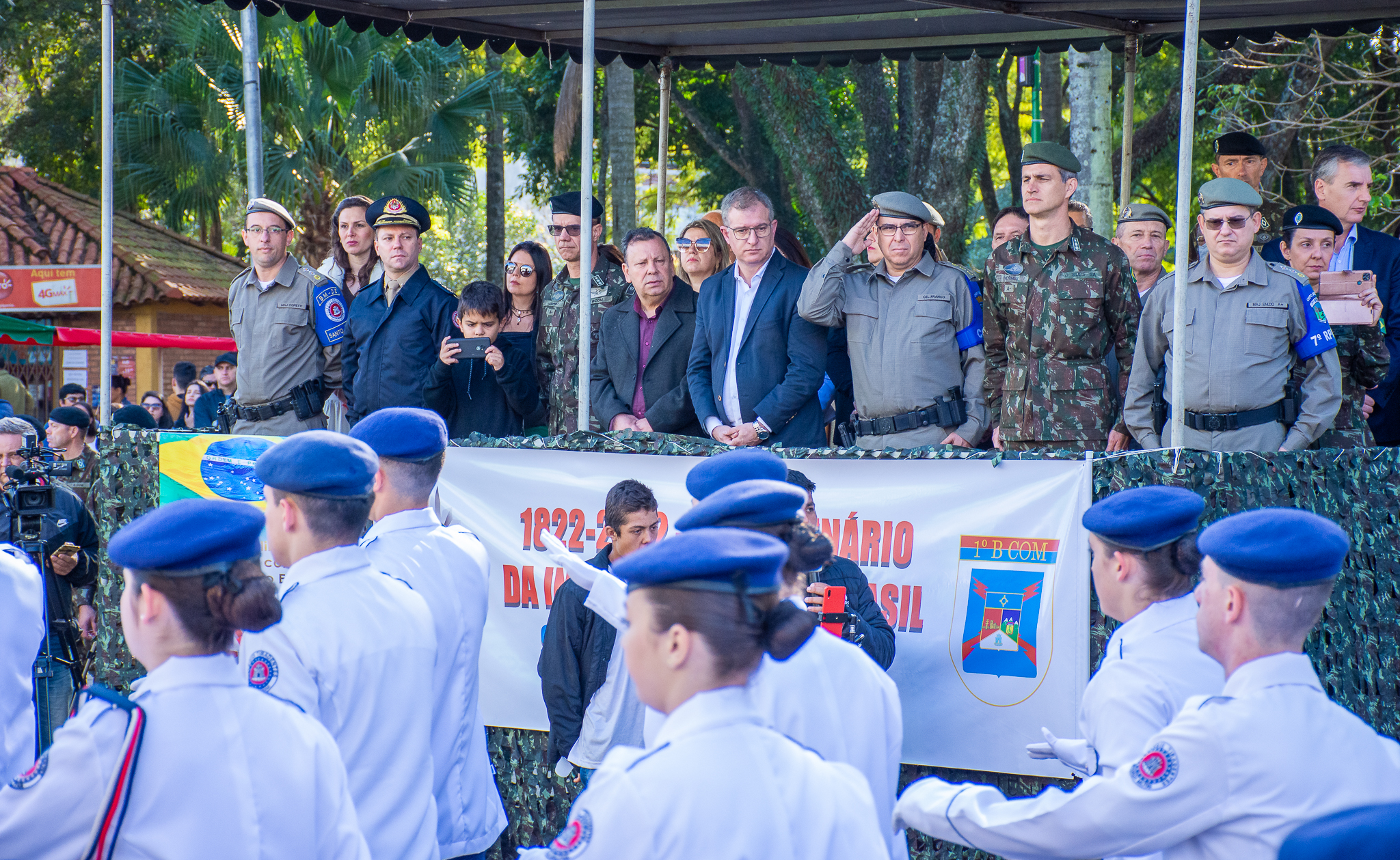 Legislativo prestigia desfile cívico celebrando os 200 anos da Independência do Brasil