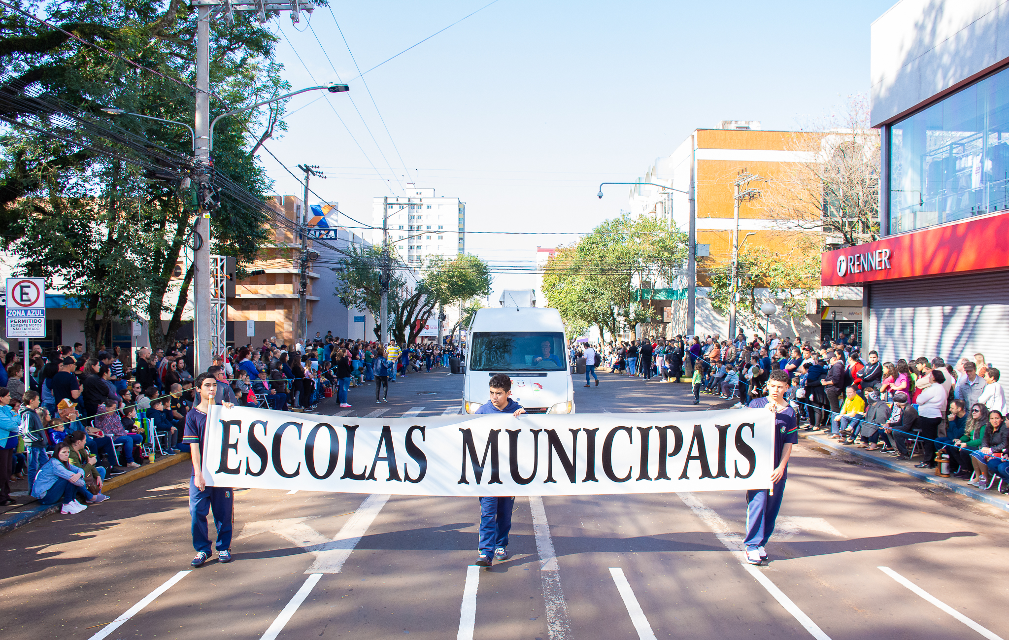 Legislativo prestigia desfile cívico celebrando os 200 anos da Independência do Brasil