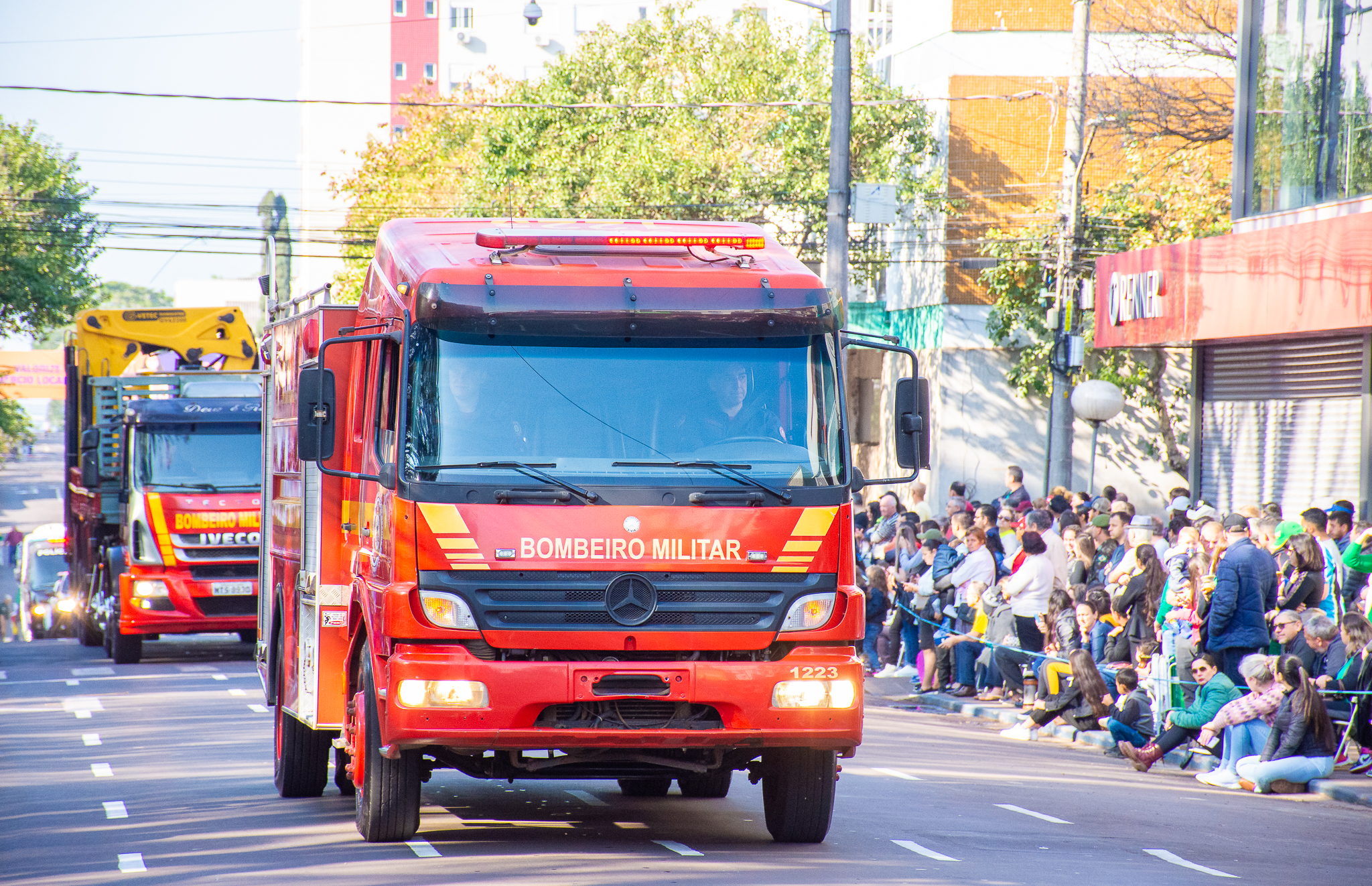 Legislativo prestigia desfile cívico celebrando os 200 anos da Independência do Brasil