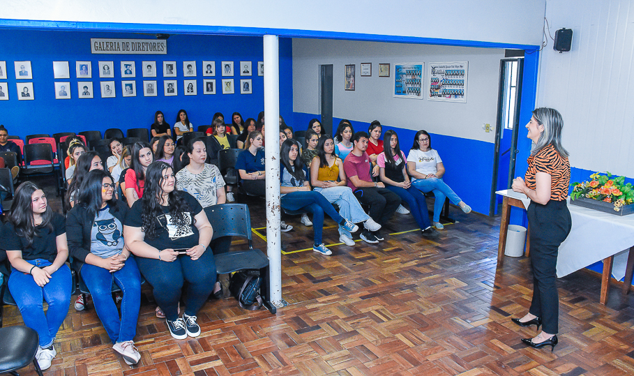 Procuradoria da Mulher realiza palestra sobre o papel da mulher na sociedade atual