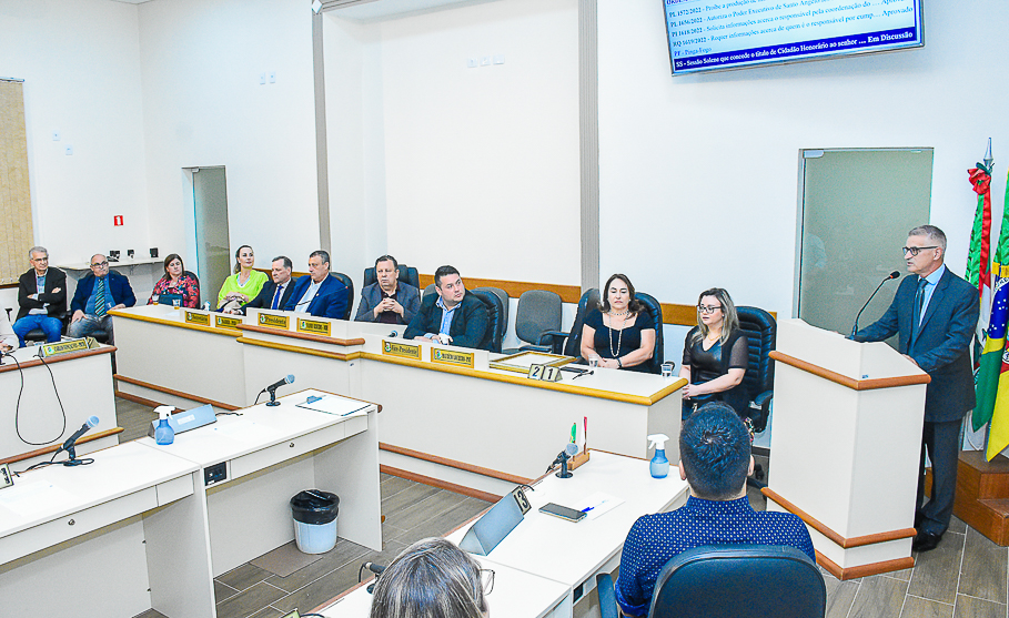 Legislativo santo angelense concede Título de Cidadão Honorário para o senhor Luís Carlos Rosa