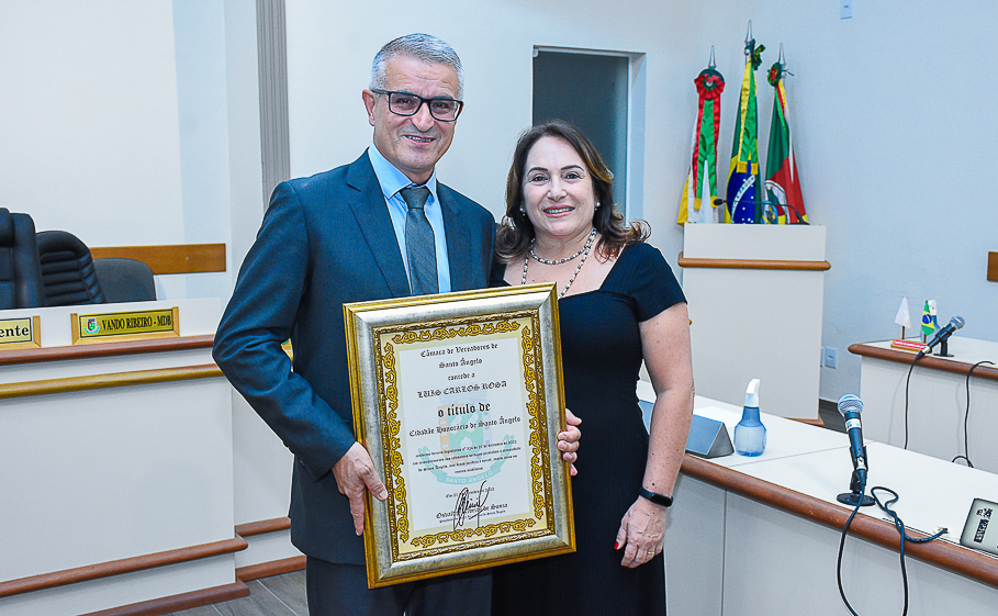 Legislativo santo angelense concede Título de Cidadão Honorário para o senhor Luís Carlos Rosa