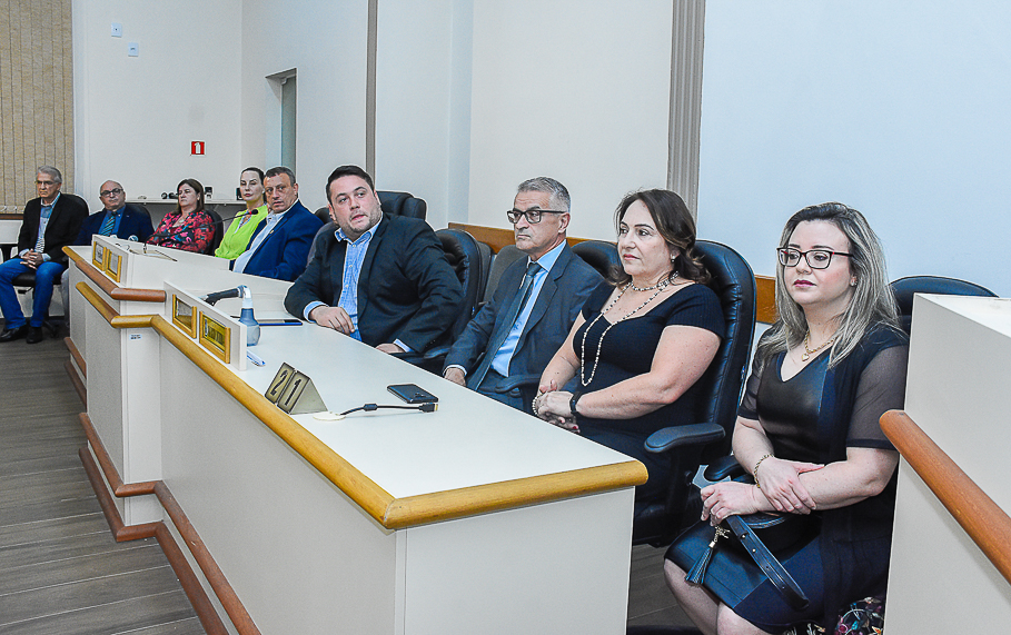 Legislativo santo angelense concede Título de Cidadão Honorário para o senhor Luís Carlos Rosa