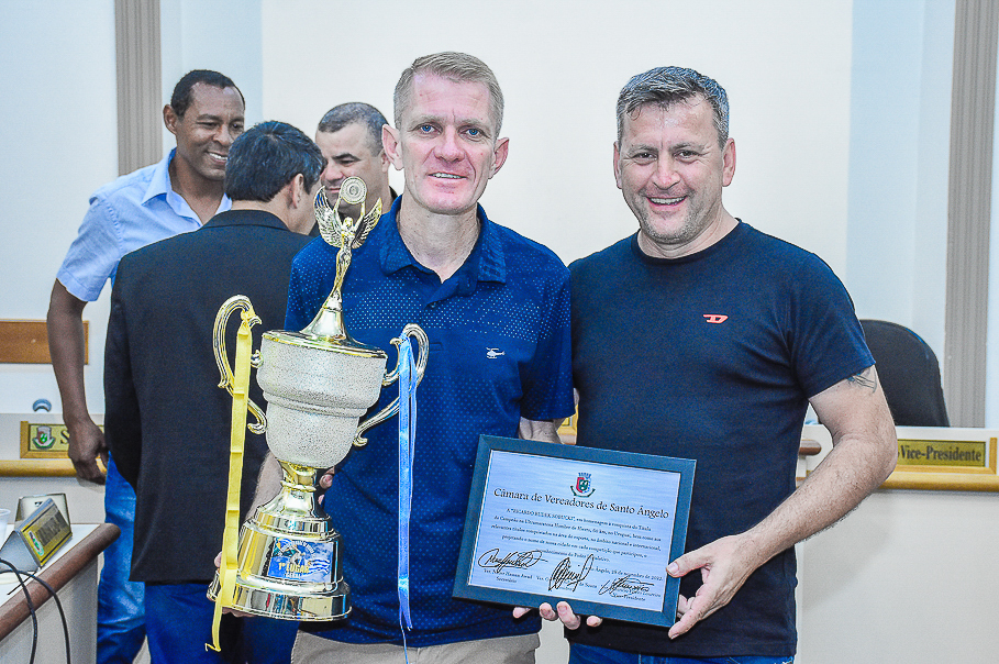 Legislativo presta homenagem ao atleta Ricardo Sobucki