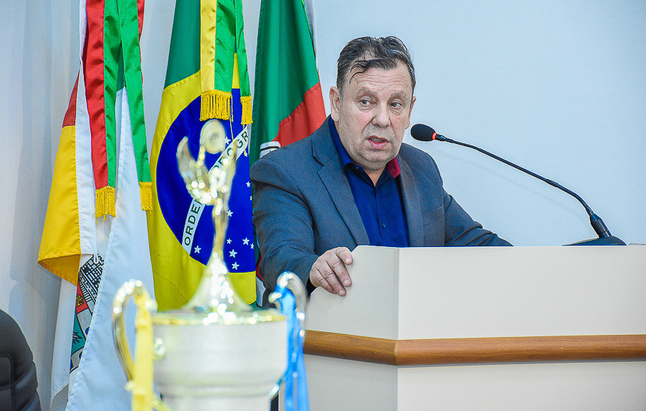 Legislativo presta homenagem ao atleta Ricardo Sobucki
