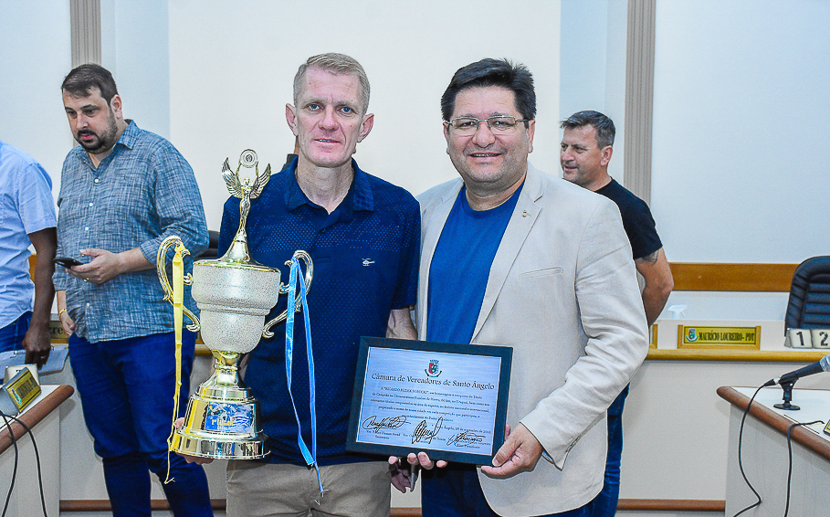 Legislativo presta homenagem ao atleta Ricardo Sobucki