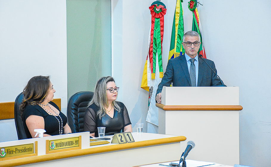 Legislativo santo angelense concede Título de Cidadão Honorário para o senhor Luís Carlos Rosa