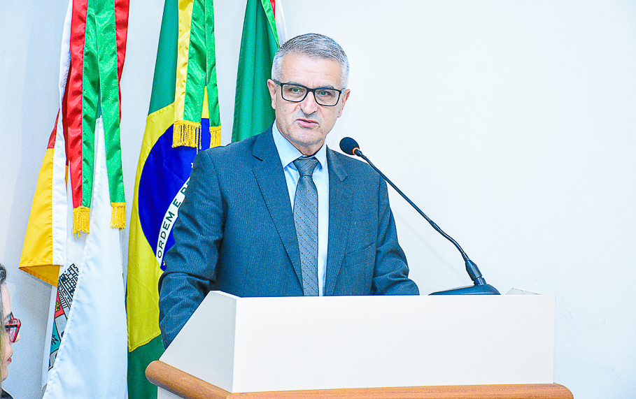 Legislativo santo angelense concede Título de Cidadão Honorário para o senhor Luís Carlos Rosa