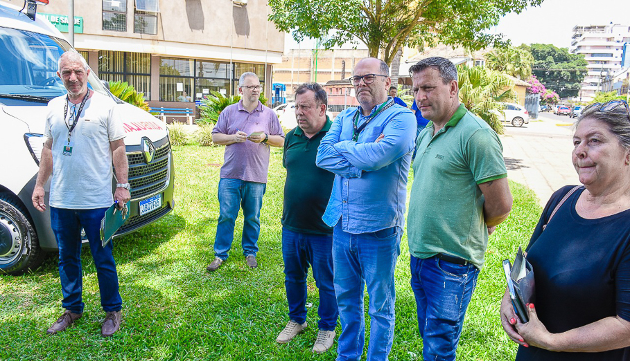 Realizada a entrega de mais um veículo para uso da Secretaria Municipal de Saúde 