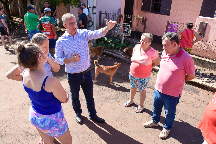 Em visita ao bairro Harmonia Prefeito e vereadores buscam soluções para alagamentos