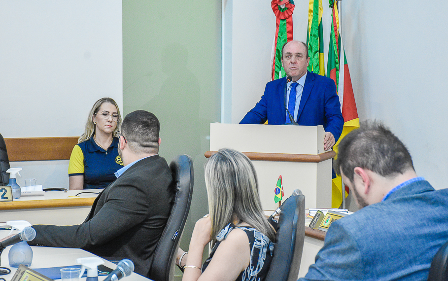 Legislativo homenageia Elso Everling com a Ordem da Cruz Missioneira