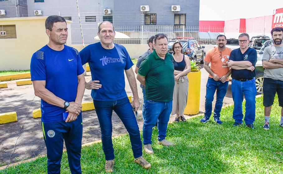 Realizada a entrega de mais um veículo para uso da Secretaria Municipal de Saúde 