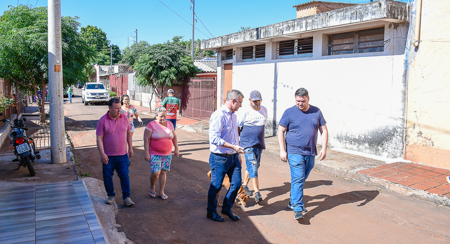 Em visita ao bairro Harmonia Prefeito e vereadores buscam soluções para alagamentos