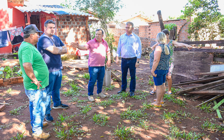 Em visita ao bairro Harmonia Prefeito e vereadores buscam soluções para alagamentos