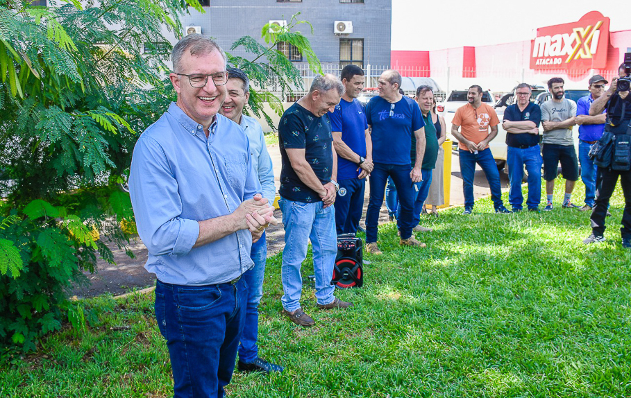 Realizada a entrega de mais um veículo para uso da Secretaria Municipal de Saúde 