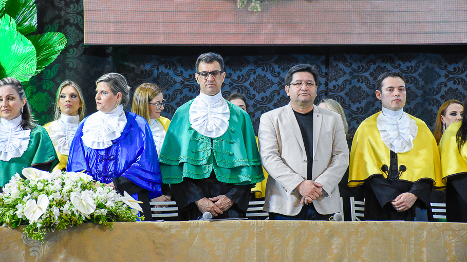 Legislativo santo-angelense prestigia  formatura dos cursos de Enfermagem e Farmácia da URI