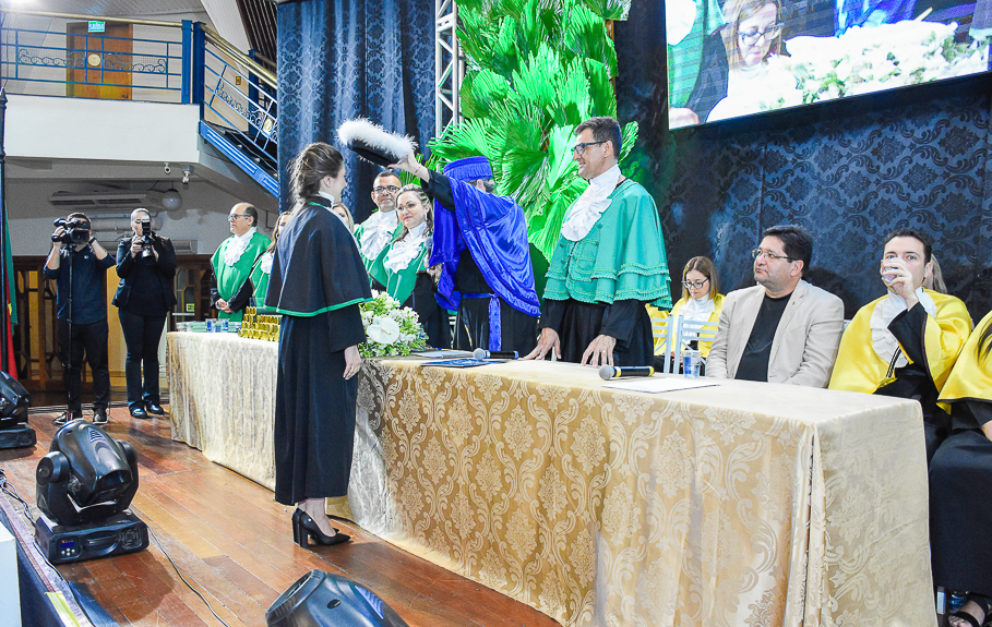 Legislativo santo-angelense prestigia  formatura dos cursos de Enfermagem e Farmácia da URI