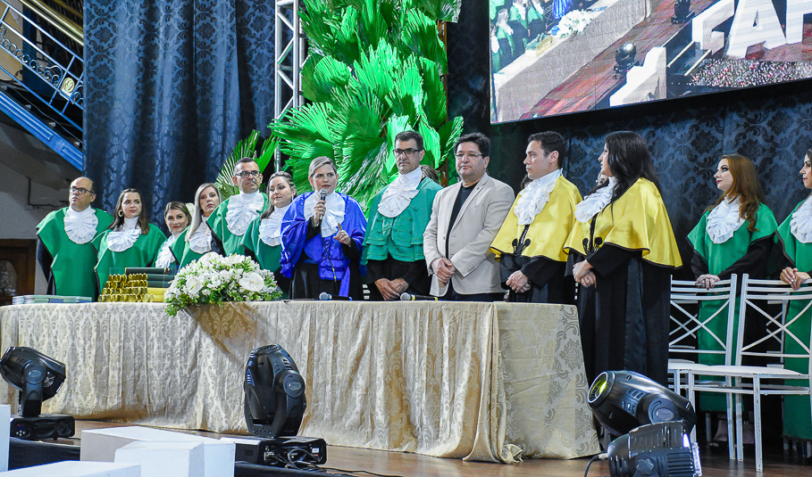 Legislativo santo-angelense prestigia  formatura dos cursos de Enfermagem e Farmácia da URI