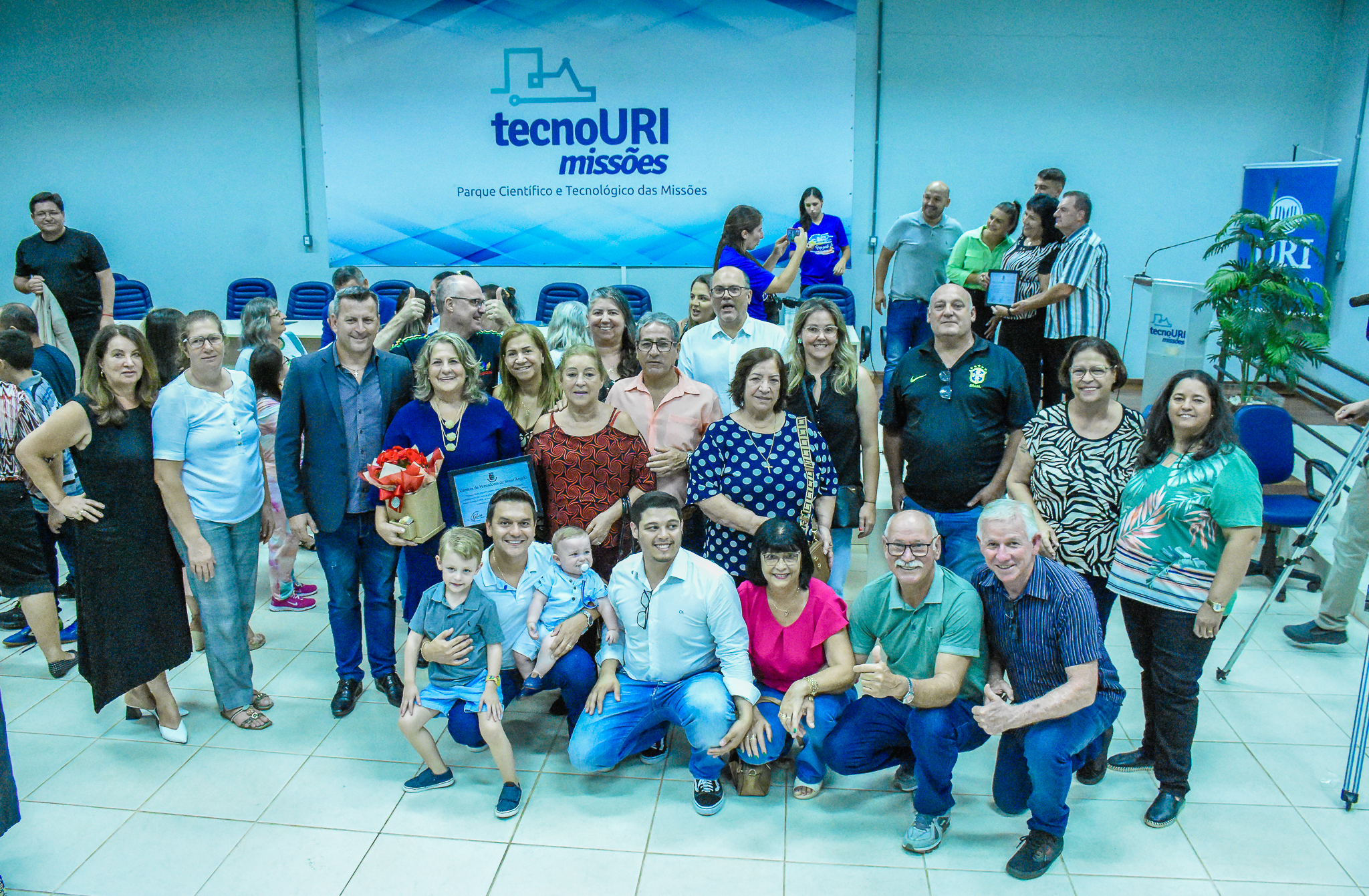 Legislativo realiza entrega do Título Mulher Cidadã para 15 mulheres, indicadas pelos vereadores da Casa